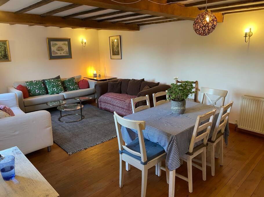 Annex At Southfields In Idyllic Hampshire Village Holiday home Greywell
